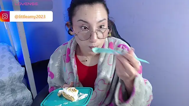 little  amy  online show from February 7, 10:52 pm
