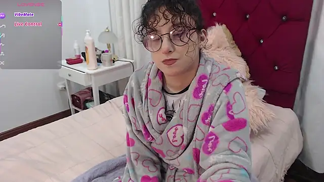 little  amy  online show from October 11, 8:29 pm