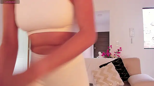 Alaia Ferrer  online show from November 17, 8:14 pm