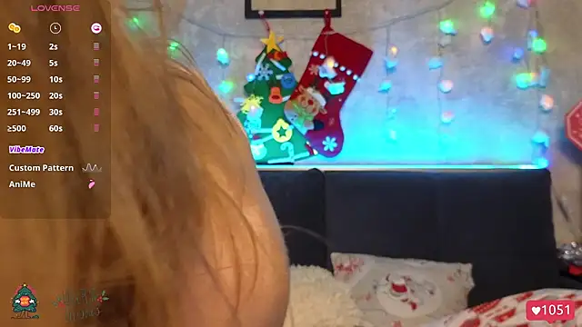 Snapshot of Vikki_White chatting on December 26, 1:40 am Vikki White online show from December 26, 1:40 am