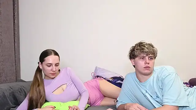 Emily and Ilumi online show from October 7, 6:16 pm