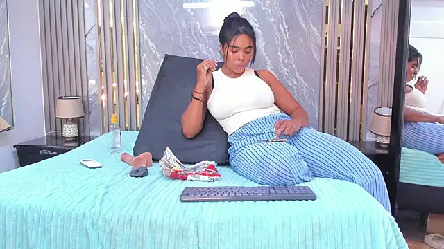 CiaraHarris online show from February 8, 11:34 pm