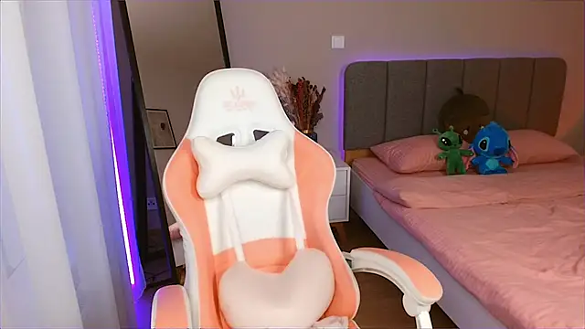 Snapshot of Mrs_Tory chatting on February 9, 6:33 am Mrs Tory online show from February 9, 6:33 am