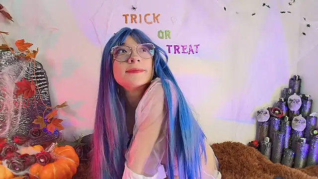 Snapshot of Cloe_Leee chatting on October 19, 5:19 am Cloe Leee online show from October 19, 5:19 am