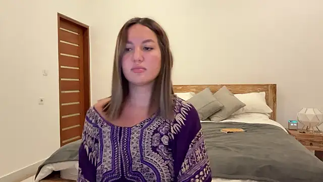 Nelly Fischer online show from September 22, 2:30 pm