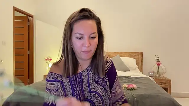 Nelly Fischer online show from September 26, 1:15 pm