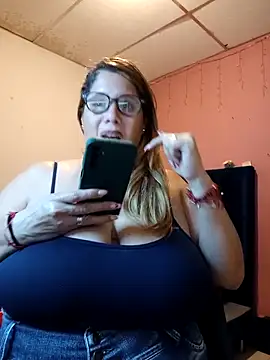 EllisW8 online show from February 12, 11:09 pm