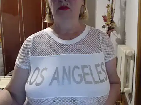 Snapshot of Secretfox chatting on September 23, 3:20 am Secretfox online show from September 23, 3:20 am