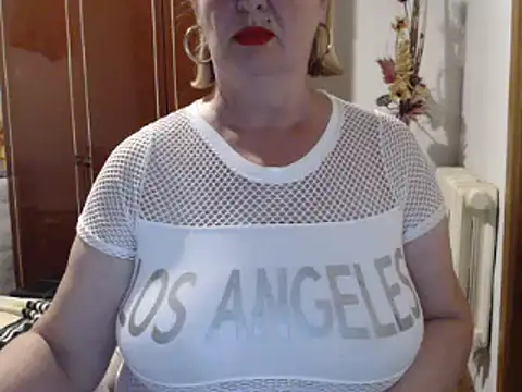 Snapshot of Secretfox chatting on September 28, 5:07 pm Secretfox online show from September 28, 5:07 pm