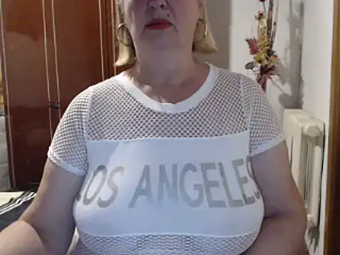 Snapshot of Secretfox chatting on September 30, 5:45 am Secretfox online show from September 30, 5:45 am