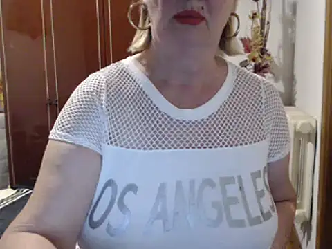 Snapshot of Secretfox chatting on October 2, 3:13 am Secretfox online show from October 2, 3:13 am