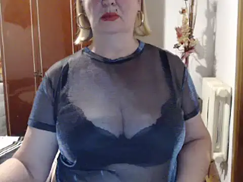 Snapshot of Secretfox chatting on October 13, 4:12 am Secretfox online show from October 13, 4:12 am