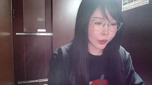 Snapshot of NATINATU252525 chatting on April 24, 1:02 pm NATINATU252525 online show from April 24, 1:02 pm