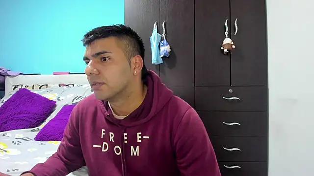 2ScarletandRyan8 online show from March 23, 9:57 am