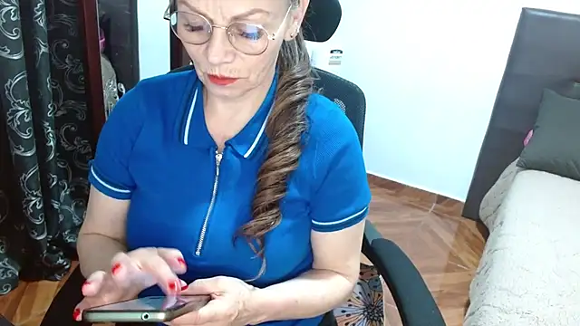 asleycavta online show from November 9, 10:52 pm