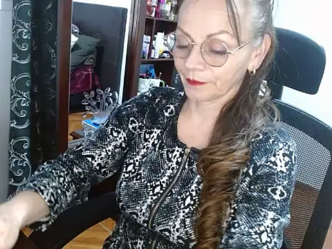 asleycavta online show from November 11, 1:05 am