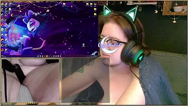 Snapshot of CryptidIndrid chatting on February 11, 3:40 am CryptidIndrid online show from February 11, 3:40 am