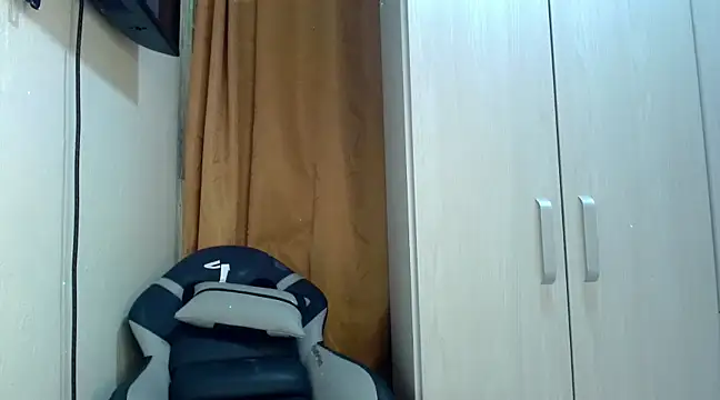 Snapshot of katery_wok11 chatting on February 27, 2:10 am katery wok11 online show from February 27, 2:10 am