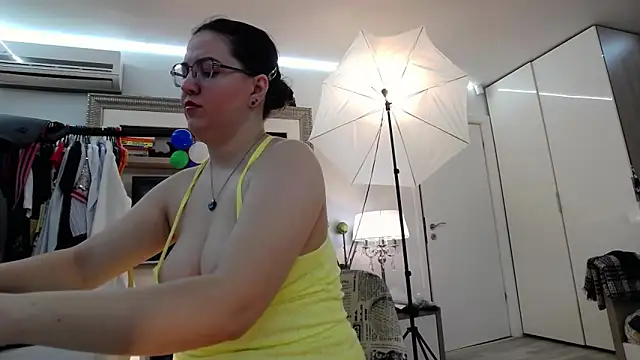 ILoveToFeelU online show from March 4, 1:06 pm