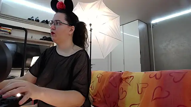 ILoveToFeelU online show from November 1, 12:12 am