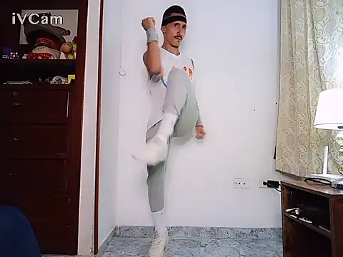 HomeAloneK online show from November 30, 7:51 pm