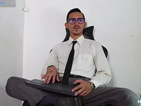 HomeAloneK online show from December 14, 7:40 pm