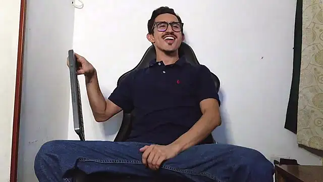 Snapshot of HomeAloneK chatting on February 11, 10:26 pm HomeAloneK online show from February 11, 10:26 pm