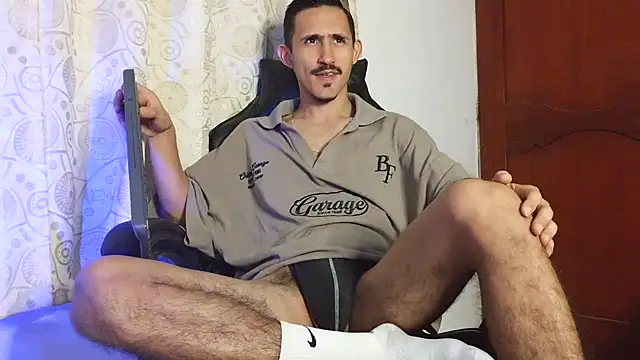 Snapshot of HomeAloneK chatting on June 2, 7:27 pm HomeAloneK online show from June 2, 7:27 pm