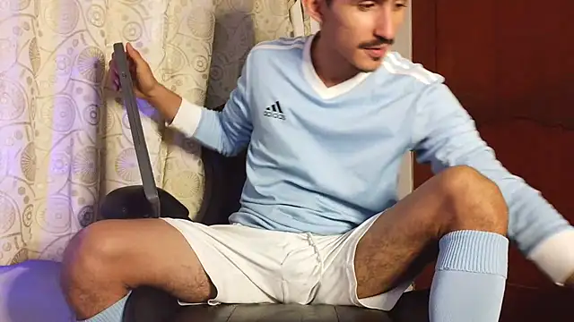 Snapshot of HomeAloneK chatting on June 3, 7:41 pm HomeAloneK online show from June 3, 7:41 pm