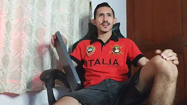 Snapshot of HomeAloneK chatting on June 8, 7:36 pm HomeAloneK online show from June 8, 7:36 pm