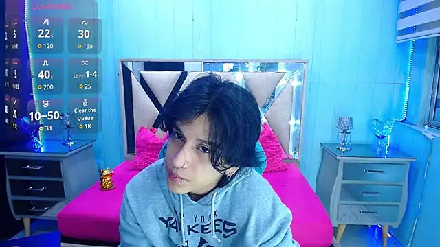 Snapshot of alex_477 chatting on April 23, 11:42 am alex 477 online show from April 23, 11:42 am