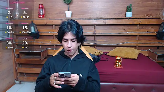 Snapshot of alex_477 chatting on May 9, 11:37 am alex 477 online show from May 9, 11:37 am