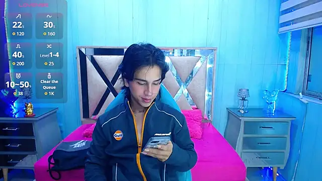 Snapshot of alex_477 chatting on May 14, 11:39 am alex 477 online show from May 14, 11:39 am