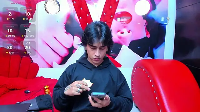 Snapshot of alex_477 chatting on May 26, 11:39 am alex 477 online show from May 26, 11:39 am