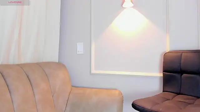 Snapshot of Lia_walton chatting on December 13, 12:17 pm Lia walton online show from December 13, 12:17 pm