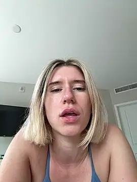 xoxoxjenn online show from June 14, 9:06 pm