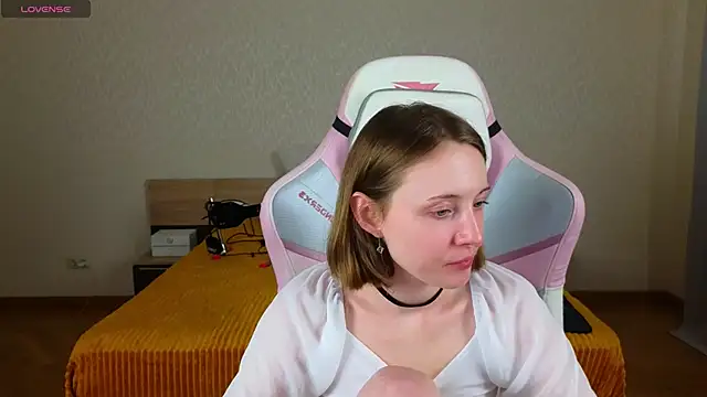 Snapshot of Cowell_Adelina chatting on March 9, 9:24 am Cowell Adelina online show from March 9, 9:24 am