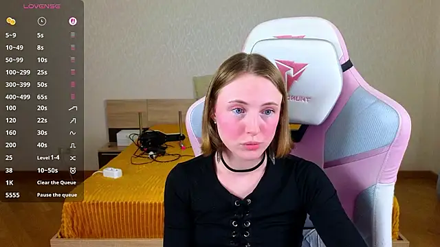 Snapshot of Cowell_Adelina chatting on March 23, 9:35 am Cowell Adelina online show from March 23, 9:35 am