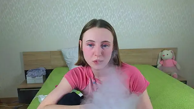 Snapshot of Cowell_Adelina chatting on March 29, 9:31 am Cowell Adelina online show from March 29, 9:31 am