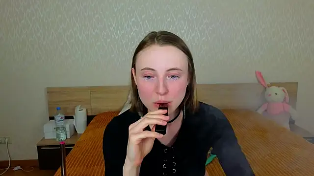 Snapshot of Cowell_Adelina chatting on April 4, 9:29 am Cowell Adelina online show from April 4, 9:29 am