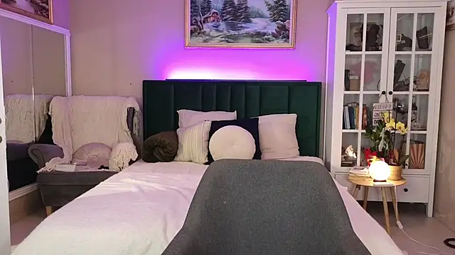 JoanneGG online show from March 11, 10:18 am