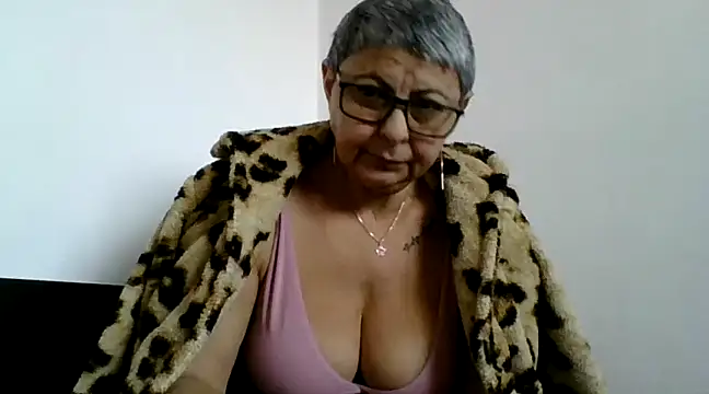 roseblak42 online show from February 26, 1:52 pm