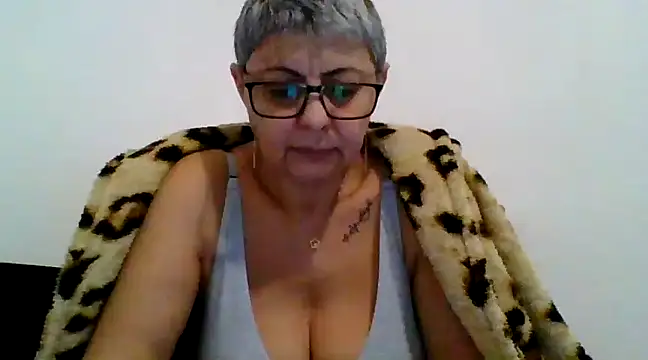 roseblak42 online show from March 1, 3:38 pm