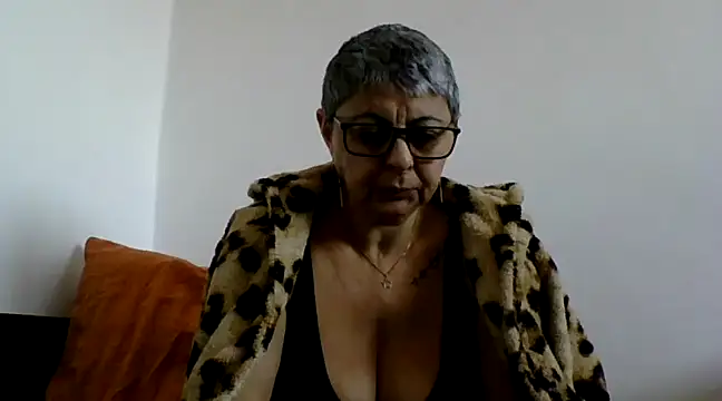 roseblak42 online show from March 5, 10:55 am