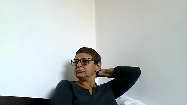 roseblak42 online show from October 16, 2:18 pm