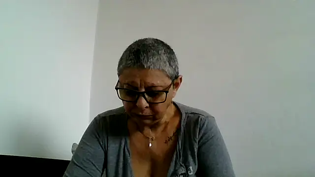 roseblak42 online show from December 2, 9:58 am