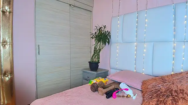 kiana cream online show from January 12, 1:48 pm