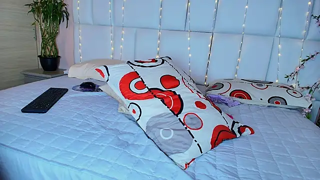 kiana cream online show from January 24, 5:53 pm