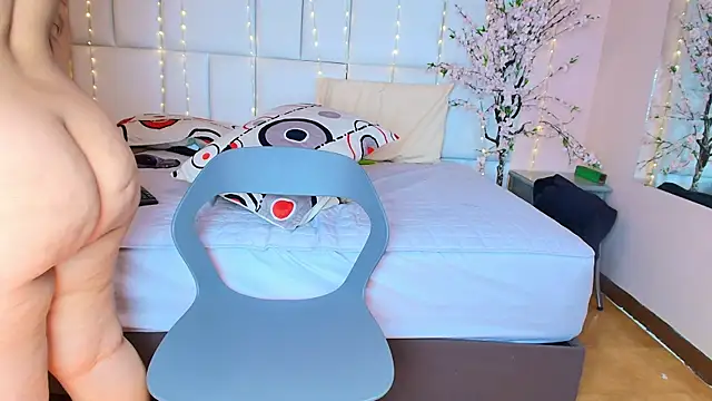 kiana cream online show from February 2, 5:48 pm