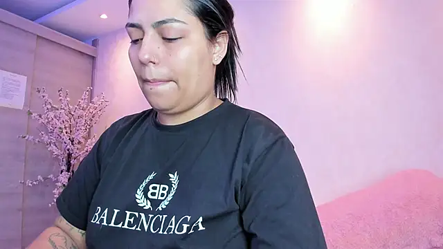 kiana cream online show from October 11, 11:42 am